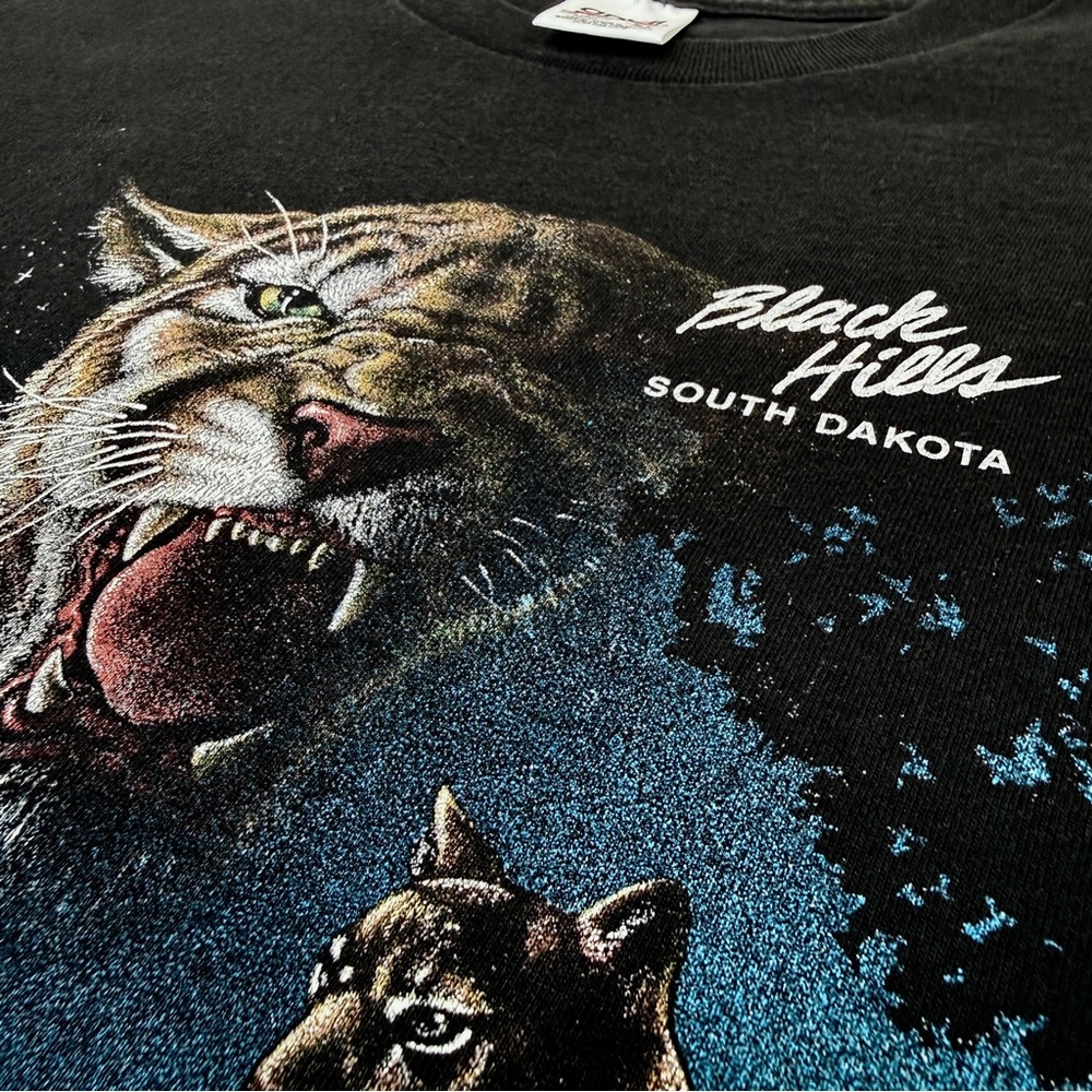 Vintage Black Hills South Dakota Cougar Mountain Lion Cropped Graphic Tee - Picture 7 of 17